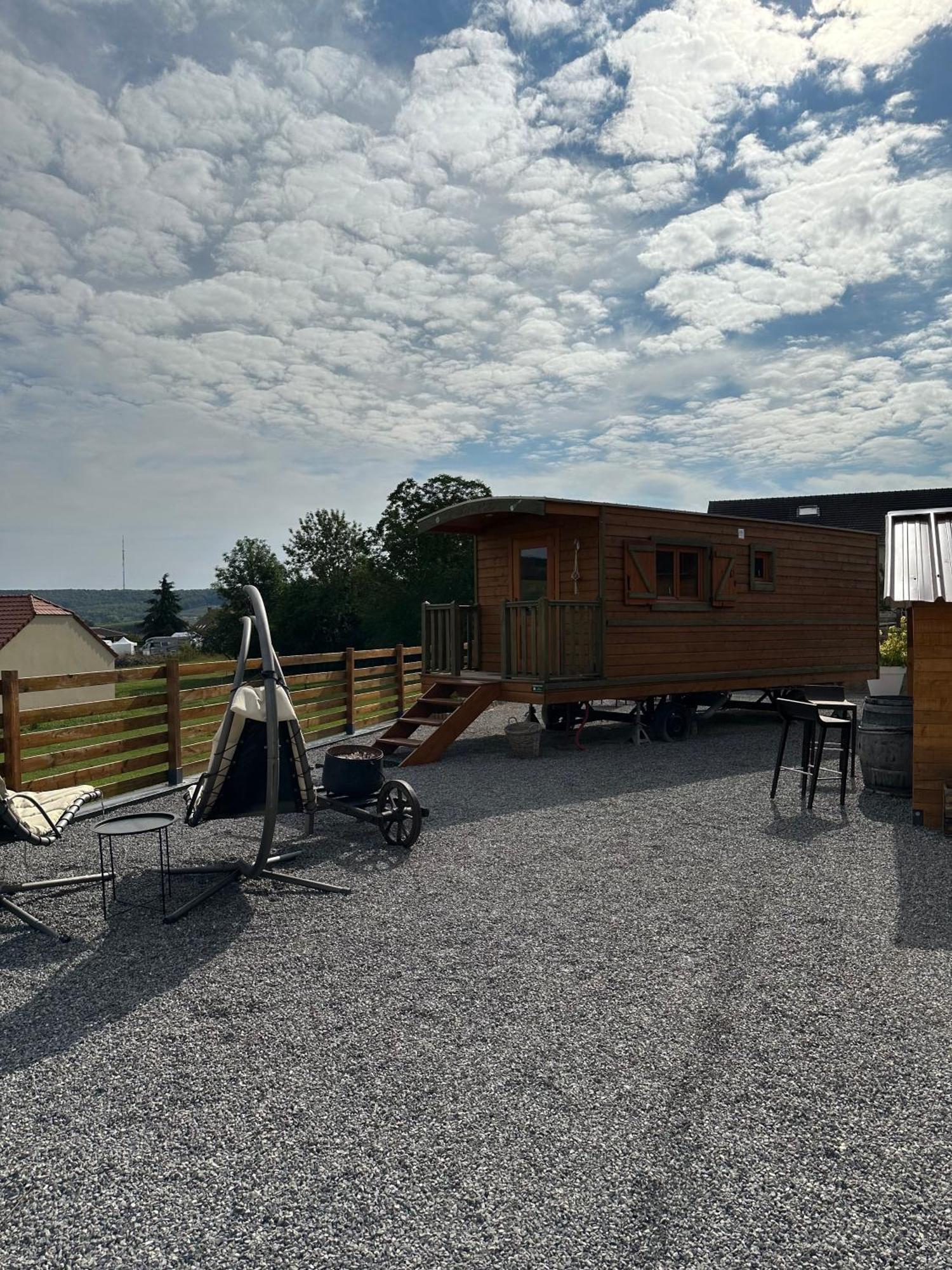 Chez Celia, Roulotte En Champagne Villa Fleury-la-Riviere ภายนอก รูปภาพ